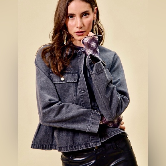 ♥️Hello Gorgeous! SO ME Denim Peplum Hem Front Button Jacket With Pockets - Picture 4 of 9